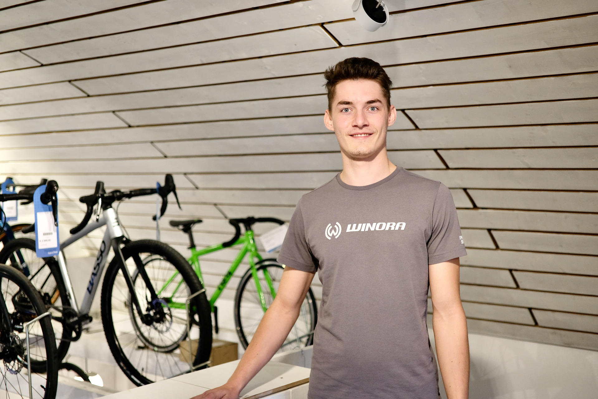 Felix  , Lehrbua. Hat bereits die Lehre zum Einzelhandelskaufmann bei uns abgeschlossen und macht nun die Lehre zum Fahrradmechatroniker.
